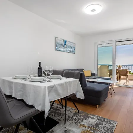 1 Bedroom In Apartment Kostrena