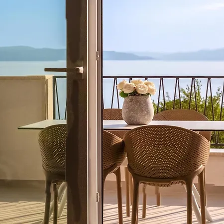 1 Bedroom In Apartment